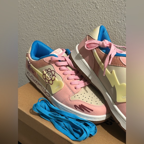 Sunflower Couple Sports Skate Shoes – Pastel Pink Size US men 8/ women 9.5 – NIB - Picture 4 of 7